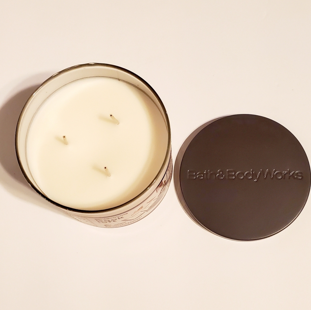 New Bath & Body Book Loft 3- Wick Candle - Picture 2 of 5
